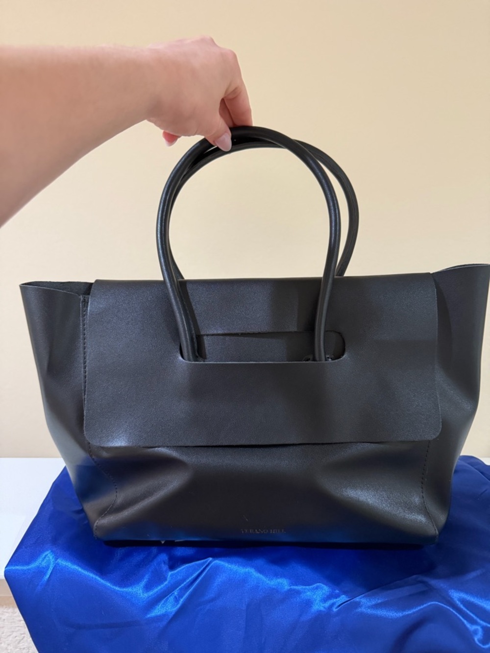 Verano Hill Elegant Black Shoulder Bag